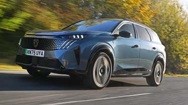 Peugeot E-5008 - front 3/4